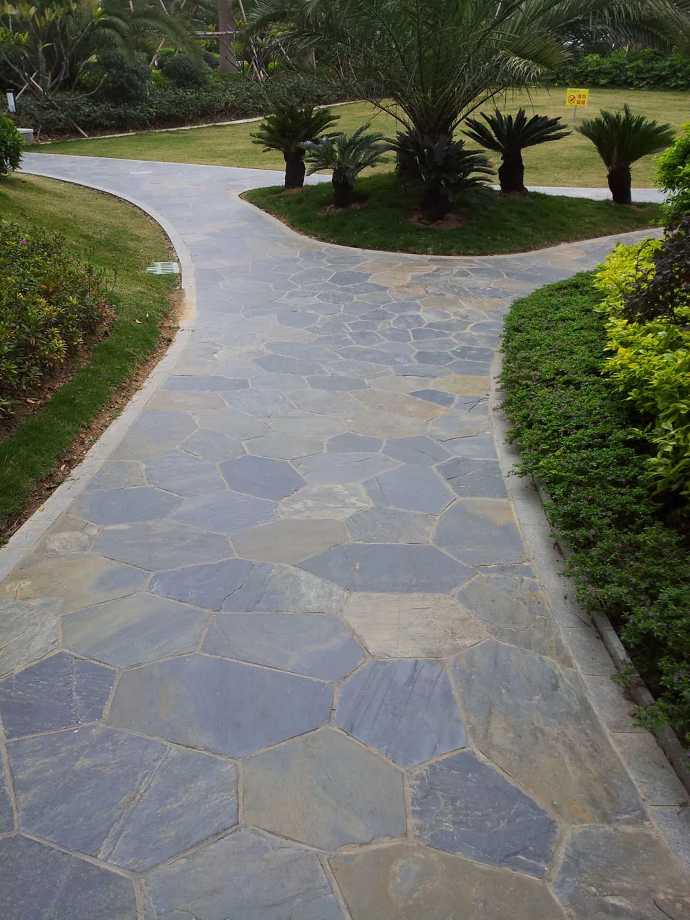 Outdoor Rustic Slate Irregular Paving Tiles
