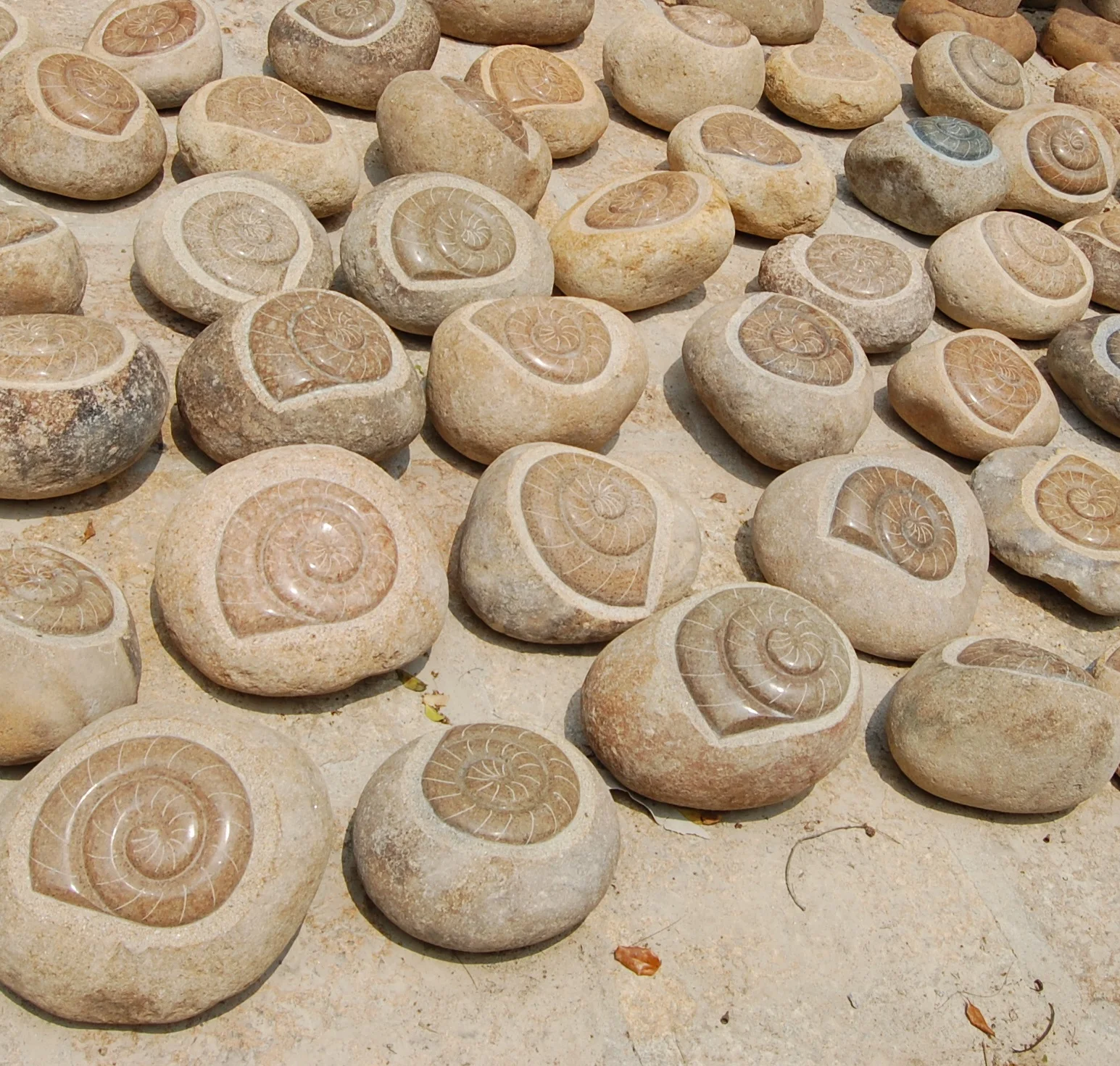 Natural River Pebble Carving Garden Decoration River Stone Butterfly Sculpture