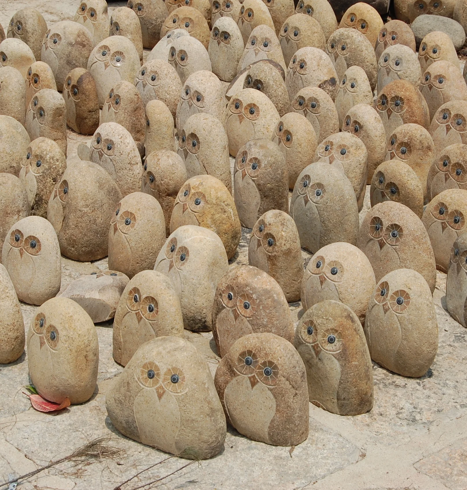 Natural River Pebble Carving Garden Decoration River Stone Butterfly Sculpture
