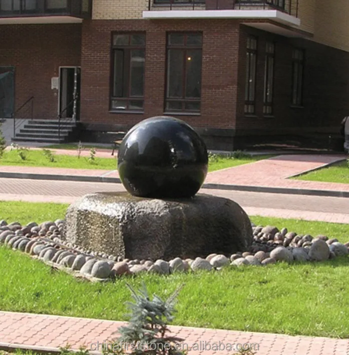 Fuente de agua para jardín con bola giratoria redonda de piedra negra GAF370