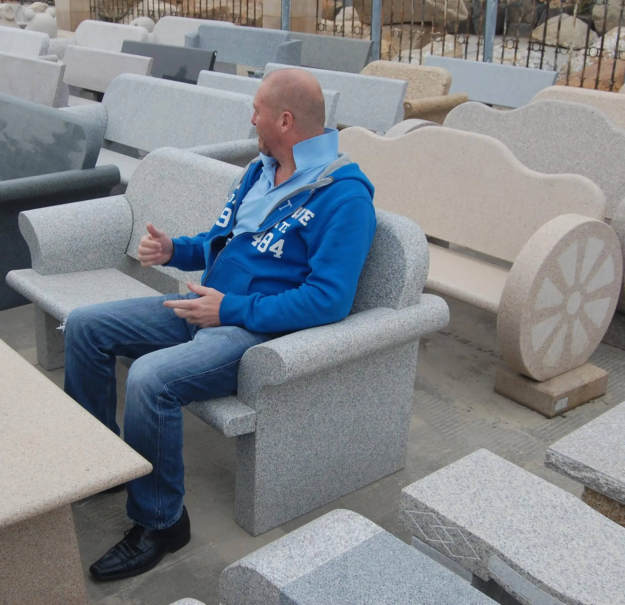 Public Garden Outdoor Furniture Solid Natural Round Granite Stone Table