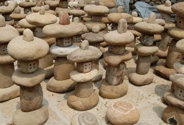 GGL376 Escultura de linterna de granito tallada en gris, blanco y amarillo, ideal para interiores y exteriores, jardín, hogar, hotel