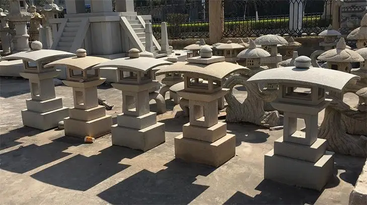 GGL376 Escultura de linterna de granito tallada en gris, blanco y amarillo, ideal para interiores y exteriores, jardín, hogar, hotel