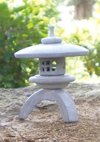 GGL376 Escultura de linterna de granito tallada en gris, blanco y amarillo, ideal para interiores y exteriores, jardín, hogar, hotel