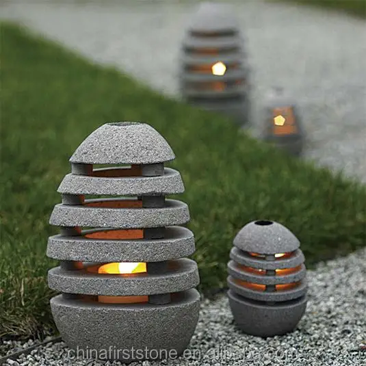 Adornos de farolillos de piedra japoneses para decorar jardines o patios.