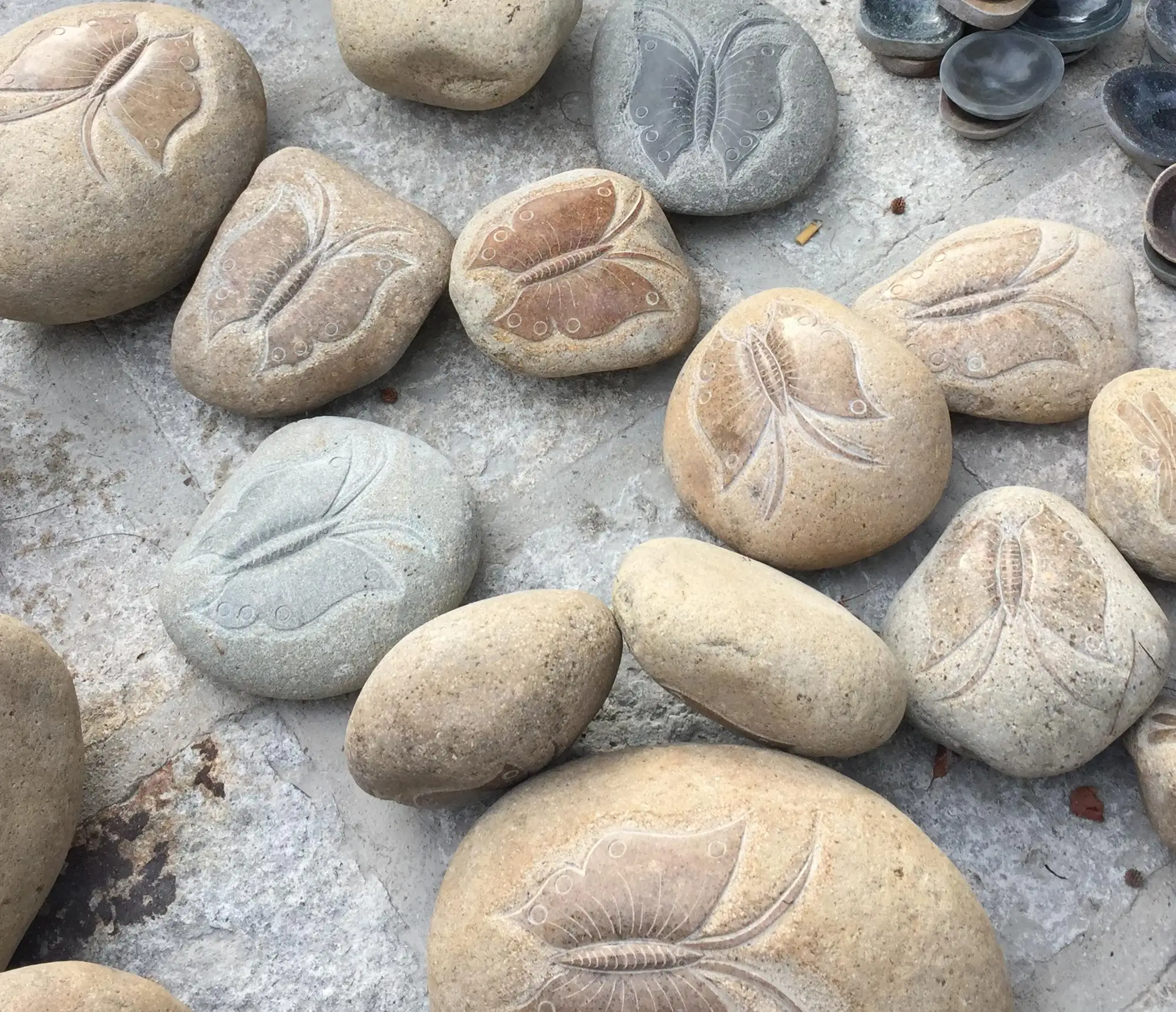 Natural River Pebble Carving Garden Decoration River Stone Butterfly Sculpture
