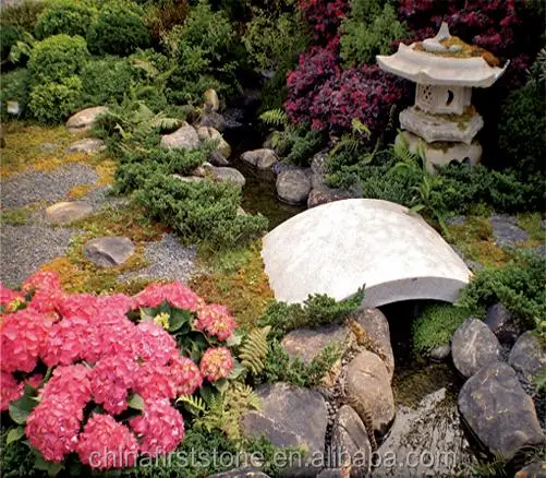 Adornos de farolillos de piedra japoneses para decorar jardines o patios.