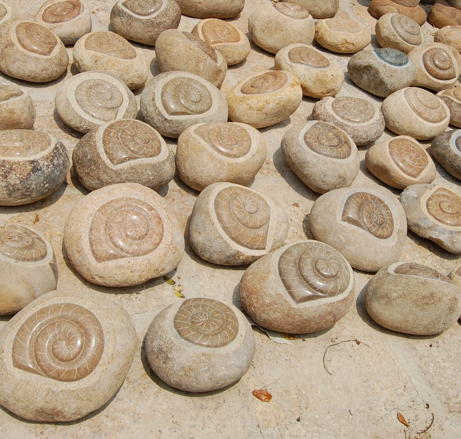 Natural River Pebble Carving Garden Decoration River Stone Butterfly Sculpture