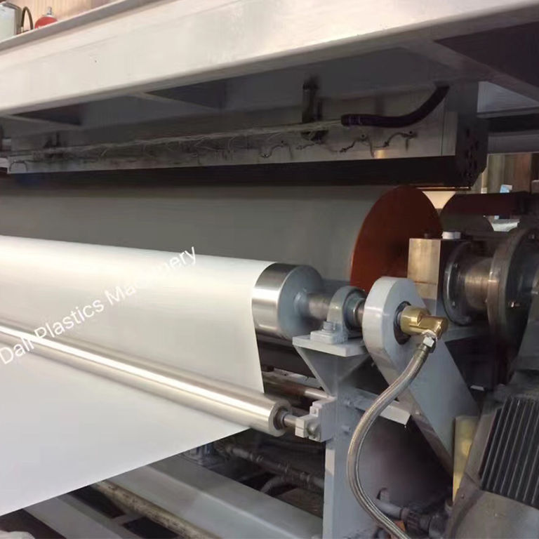 Machine de laminage par extrusion d'emballage papier-plastique