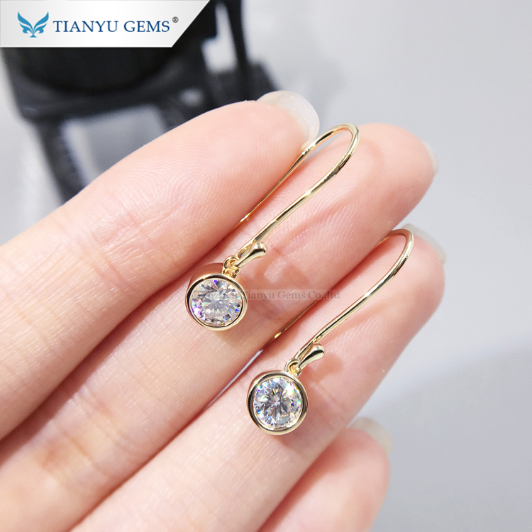 Tianyu customized 14k/18k yellow gold hook earring 4mm round heart&arrow colorless moissanite earring