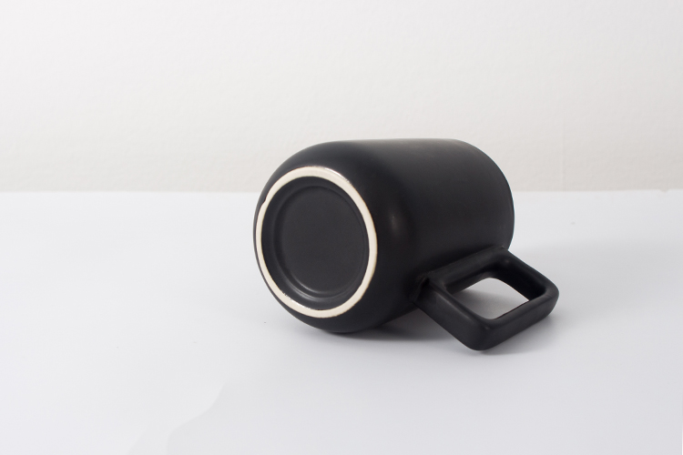 Customized logo plain black matte porcelain coffee mug promotion ceramic coffee cup mug with spoon and lid