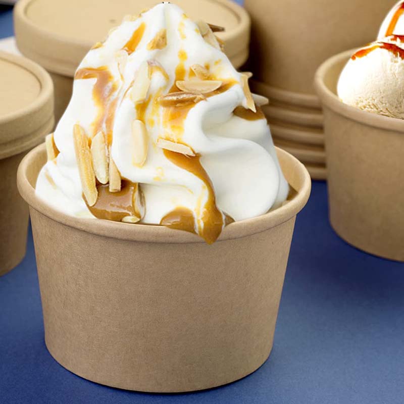 뚜껑이 있는 귀여운 일회용 커피 컵에 대한 사람들의 의견입니다.