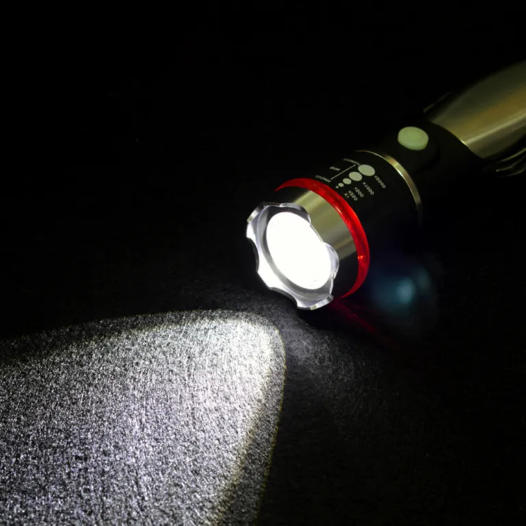 Torche torche torche LED étanche USB rechargeable puissante et portable pour  Chasse Self Défense Camping - Chine Lampe de poche, lampe torche puissante