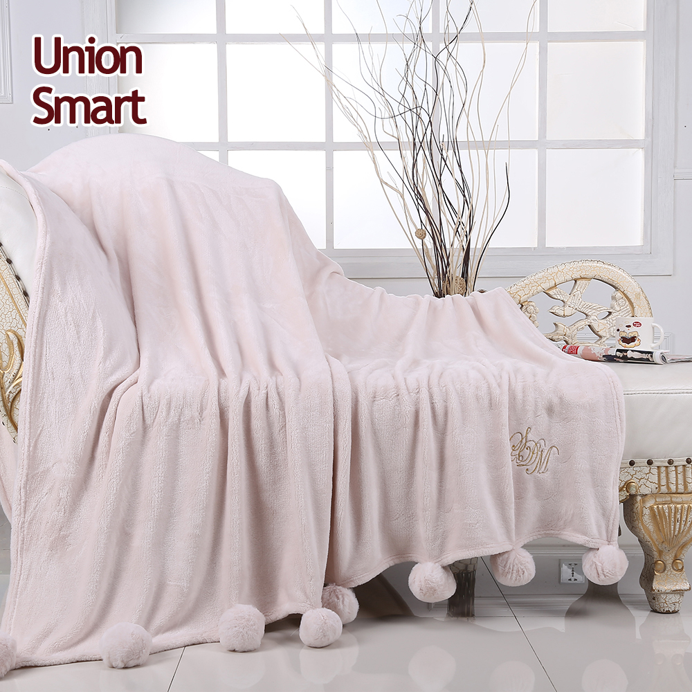 Quality assurance sofa flannel polyester blanket with pompoms decorative coral fleece blanket mantas