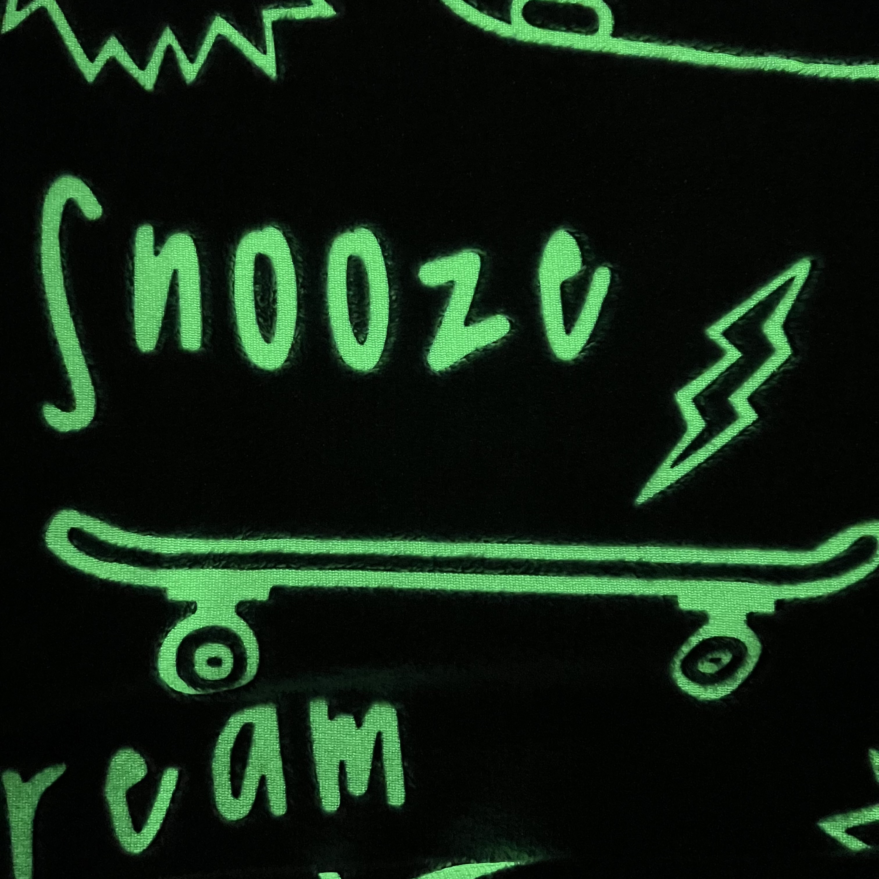 OEM glow in the dark skateboard shoes blanket / luminous knitted coral fleece children fuzzy throw blankets