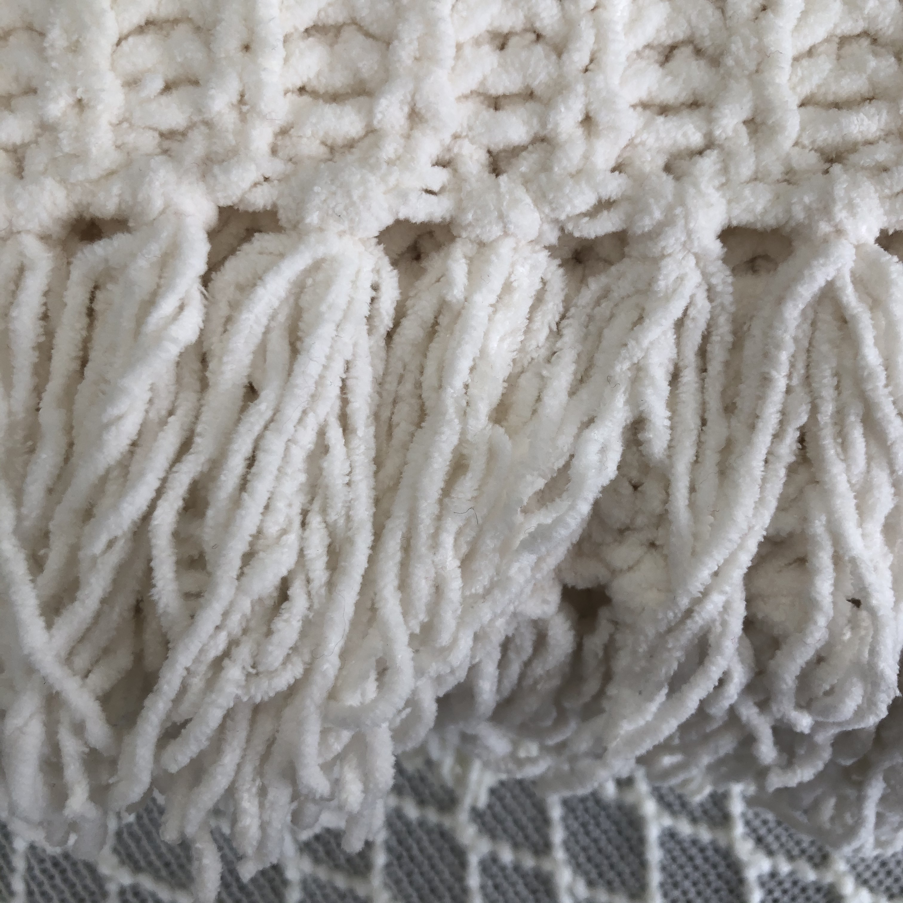 Solid color portable plain knit crochet decorative blanket with tassel for personalized