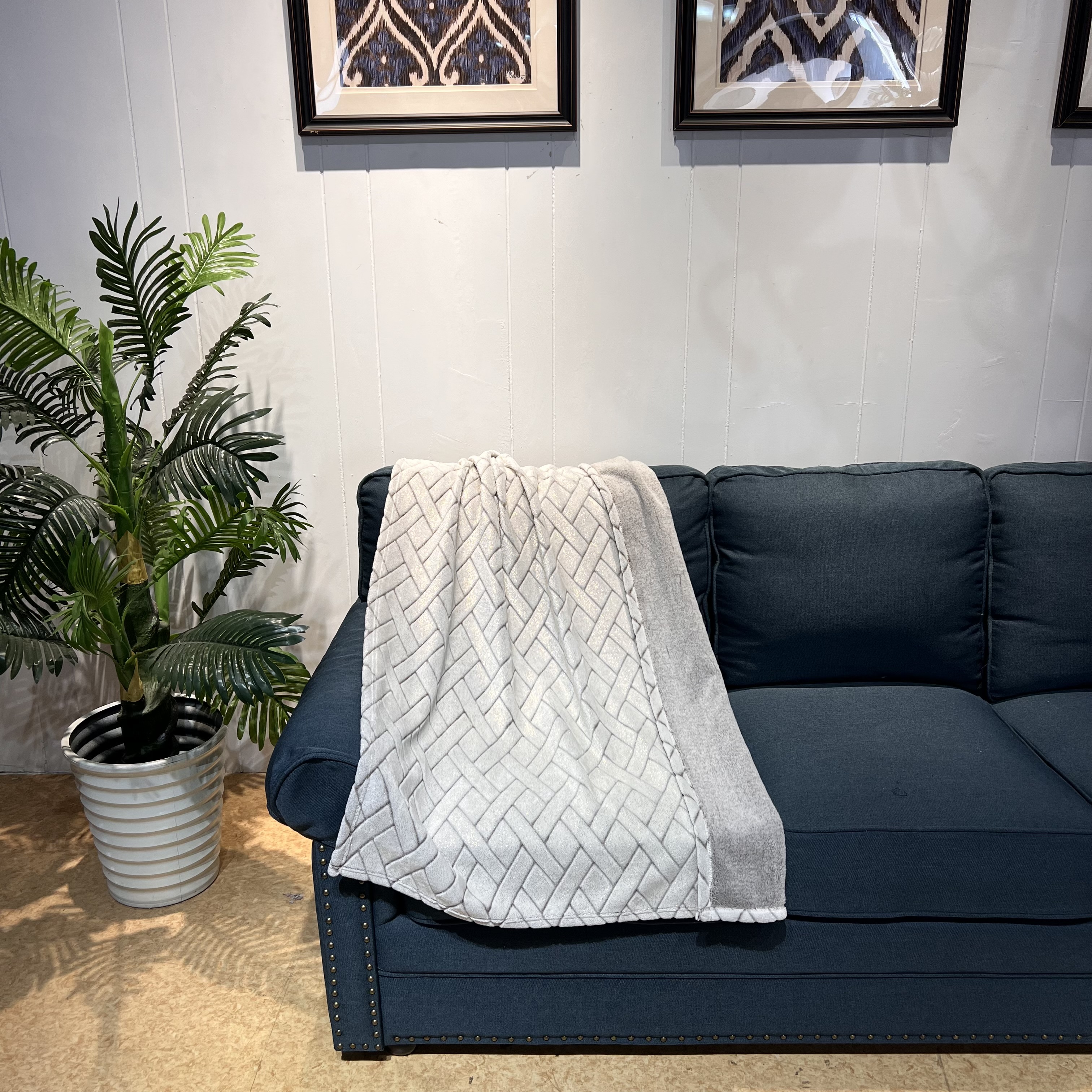 Velvet plush throw blanket 100% polyester bottom printed cut flannel fleece blanket with foil print