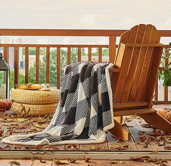 READY TO SHIP PRINTED BLACK&WHITE PLAID FLANNEL BLANKET
