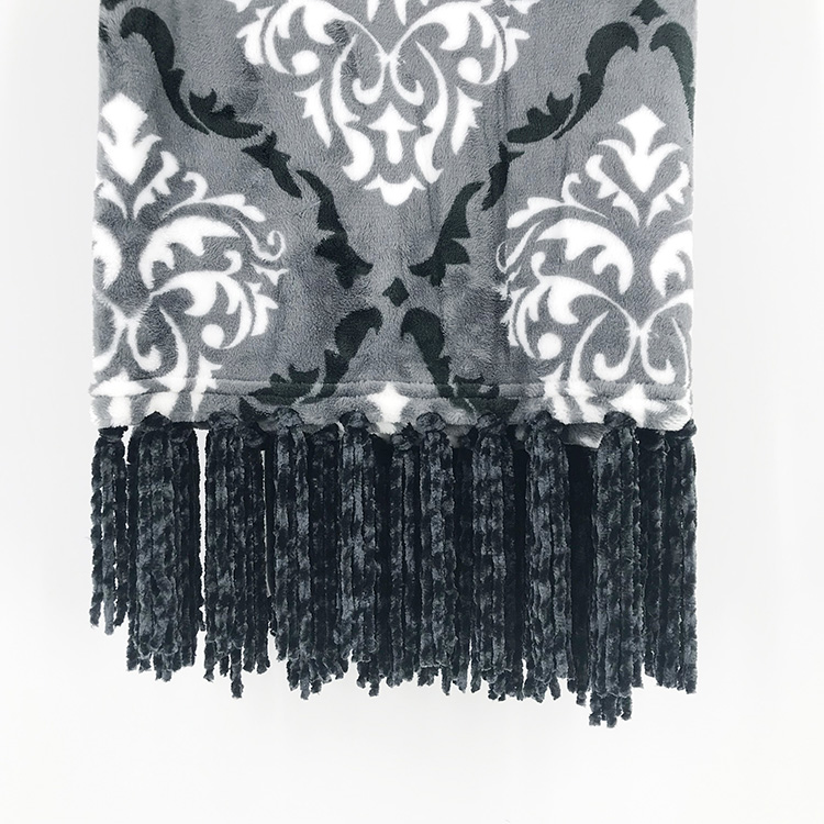 polyester plush flannel sofa throws chinese printed fleece fashion decorative blanket throw with chenille tassel
