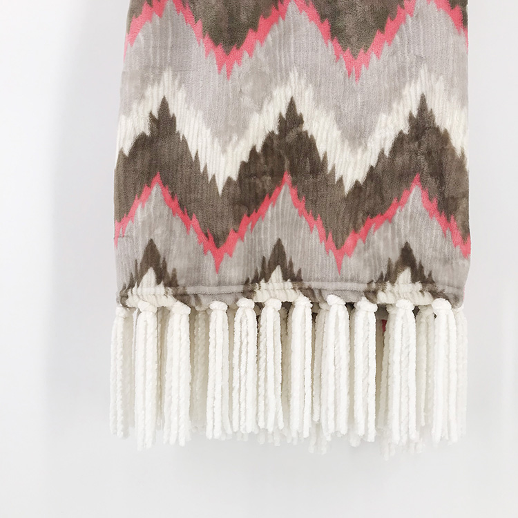 polyester plush flannel sofa throws chinese printed fleece fashion decorative blanket throw with chenille tassel