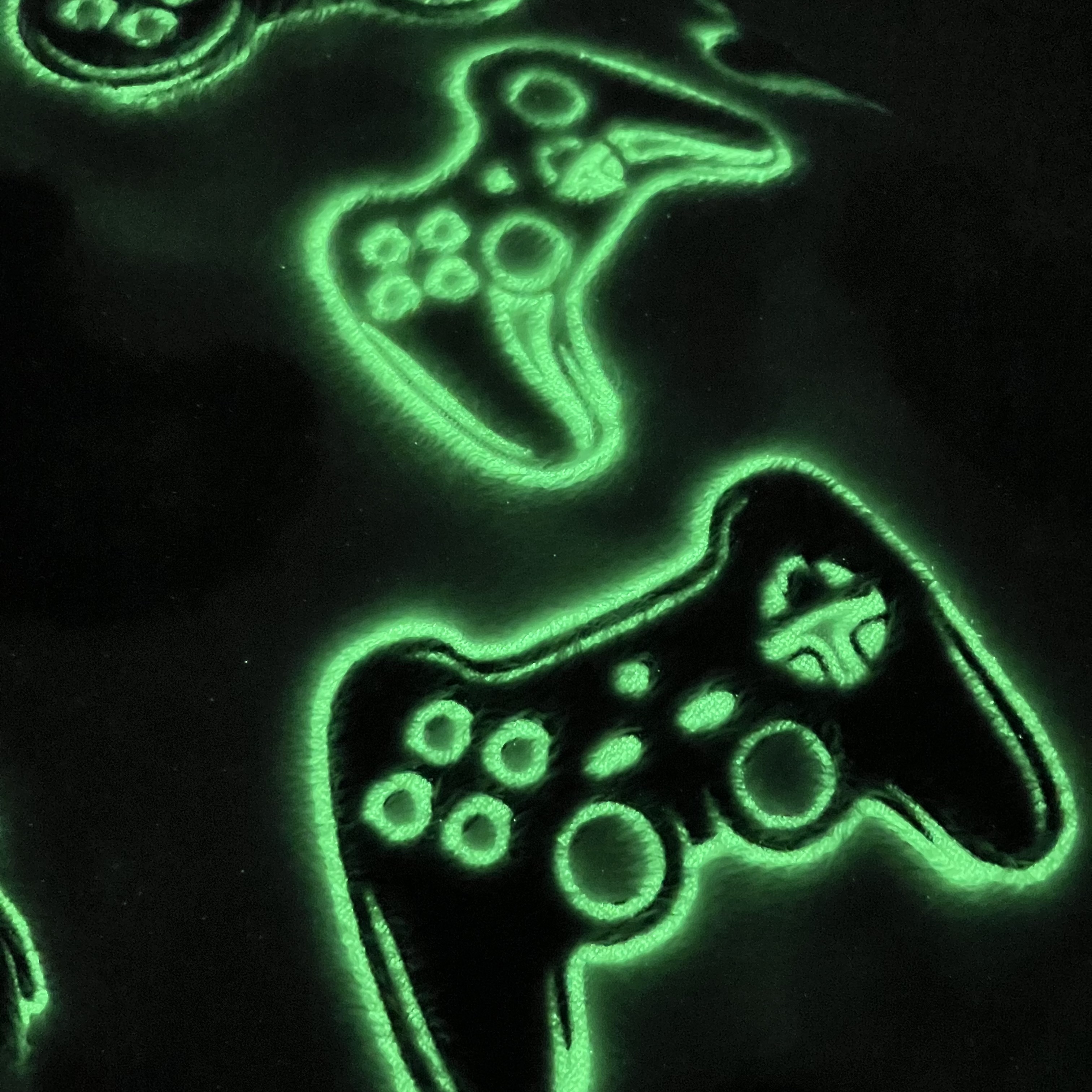 New design micro soft warm and cozy flannel fleece quality printed recreational machines glow in the dark blanket for kids