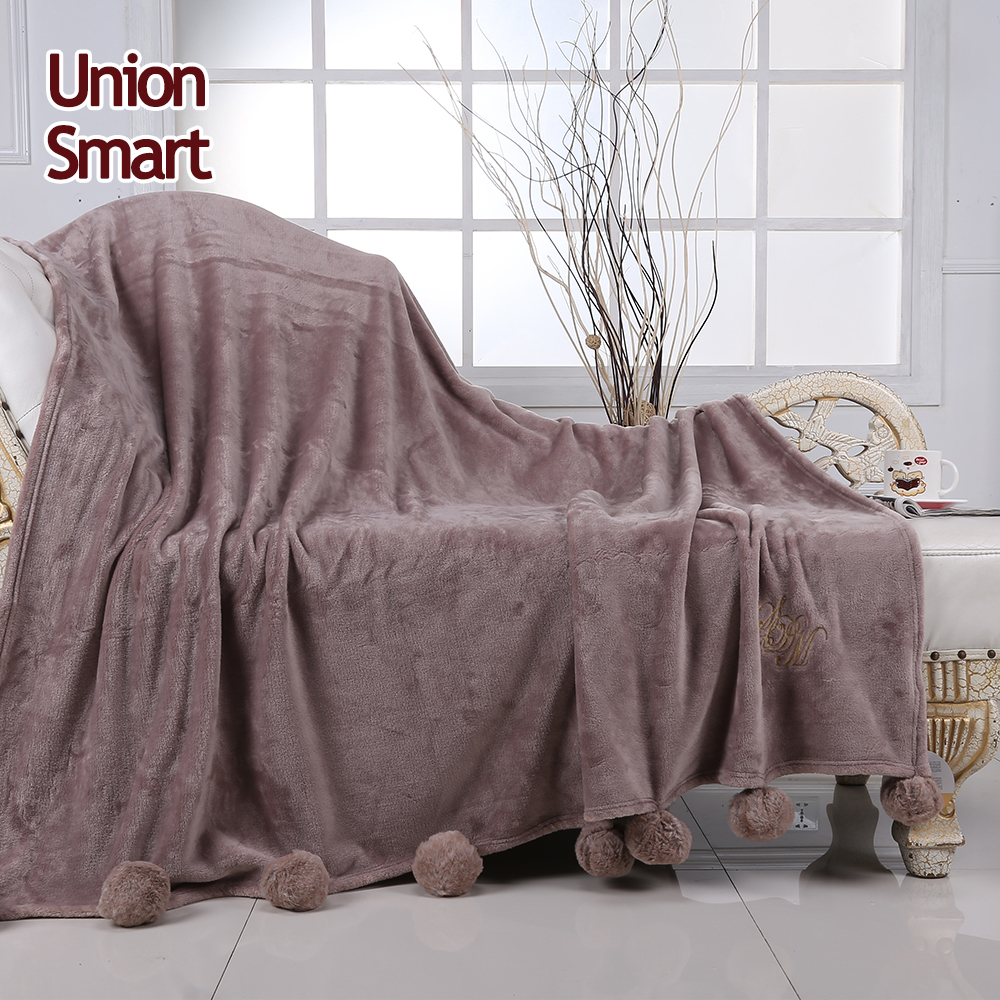 Quality assurance sofa flannel polyester blanket with pompoms decorative coral fleece blanket mantas