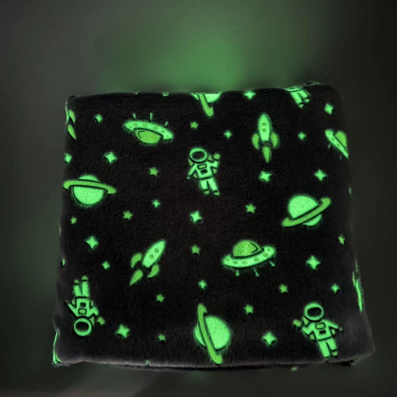 Flannel Plush Luminous Throw Blanket Manufacture Glow in The Dark Baby Blanket All Seasons Kids Blanket