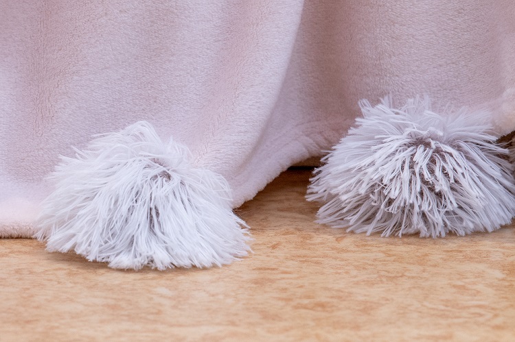 Solid flannel coral fleece blanket with back side printed PV pom poms bed throw decorative blanket for bedding