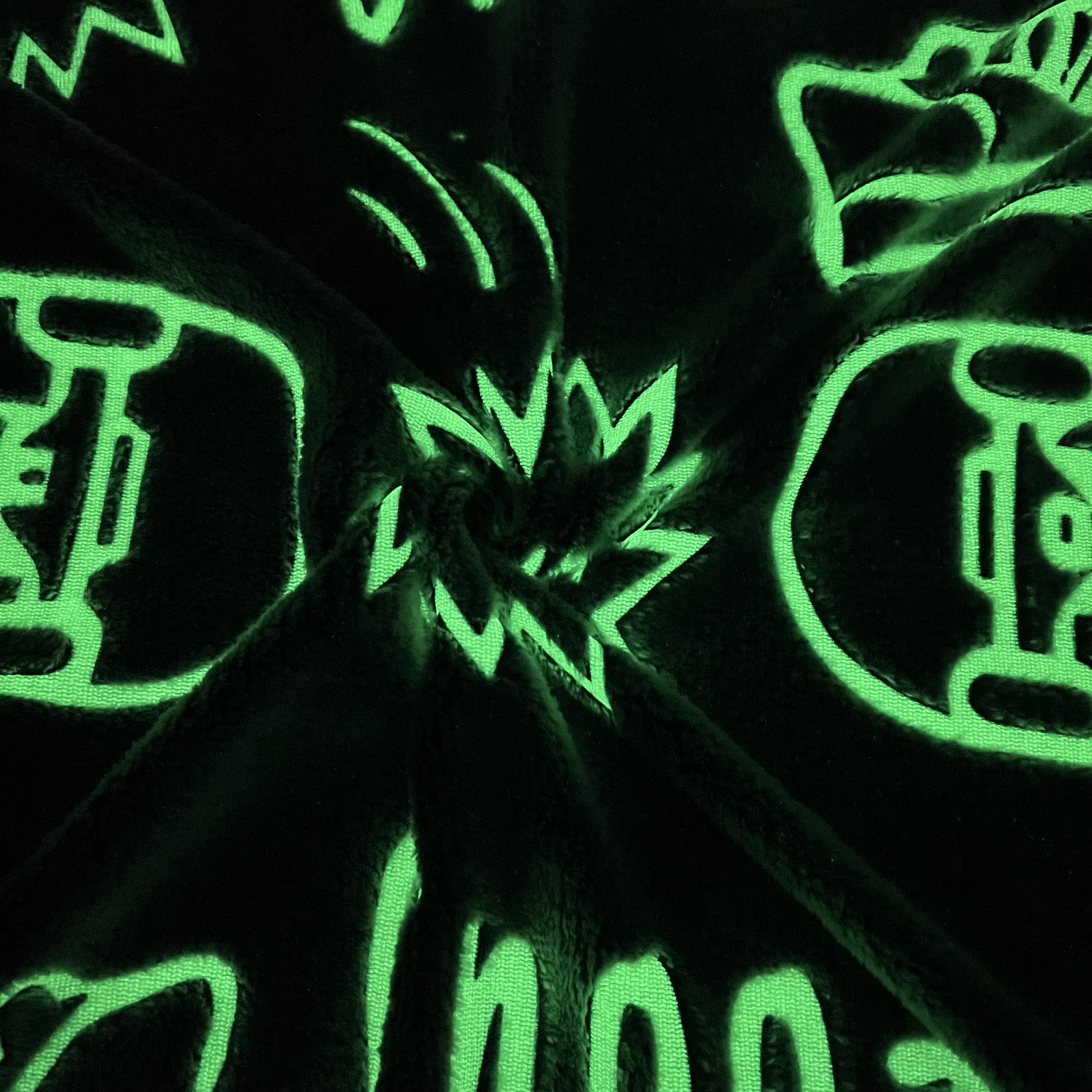 OEM glow in the dark skateboard shoes blanket / luminous knitted coral fleece children fuzzy throw blankets