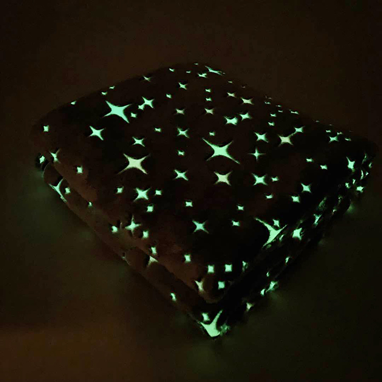 New design micro soft cozy flannel fleece quality printed stars glow in the dark bed cover blanket for children kids