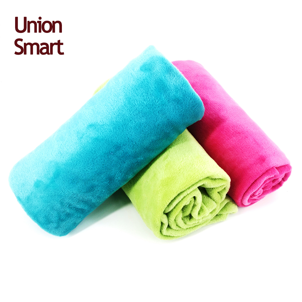 Hot sales popular super soft solid flannel coral fleece blanket throw promotional travel blanket in pouch