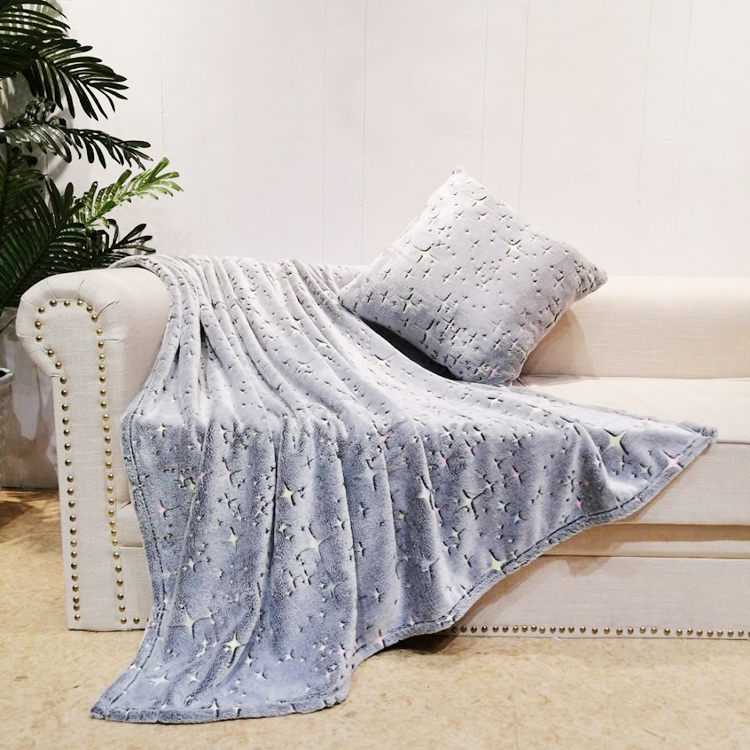 New design micro soft cozy flannel fleece quality printed stars glow in the dark bed cover blanket for children kids