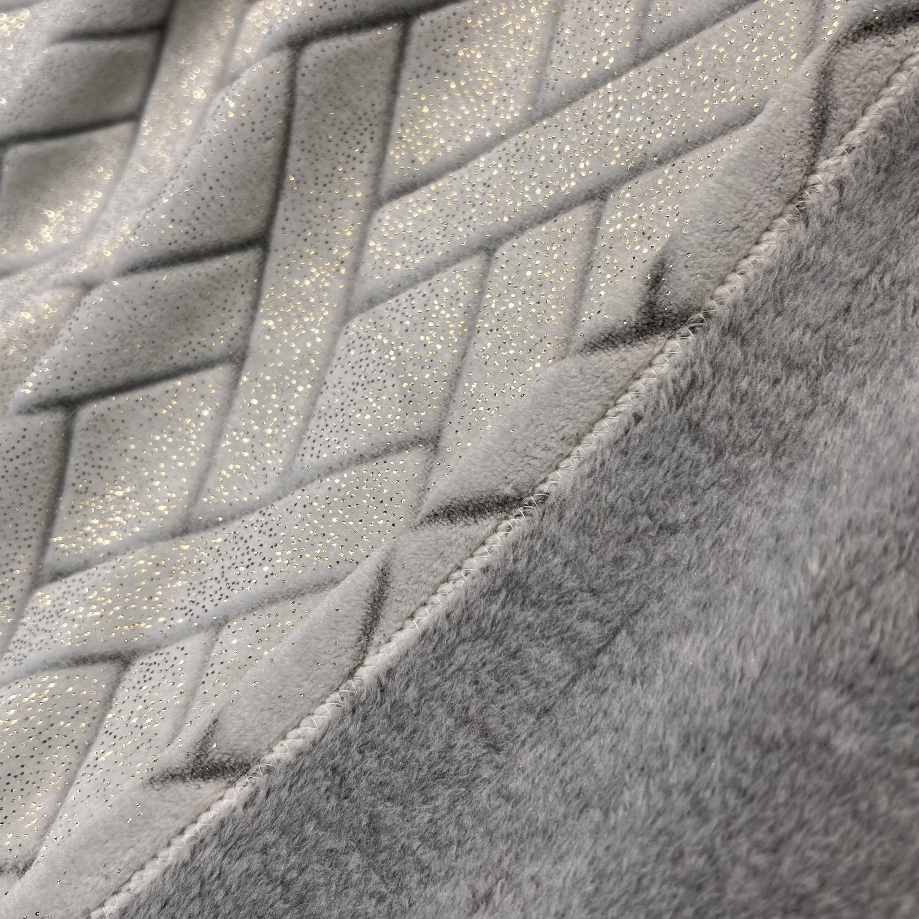 Velvet plush throw blanket 100% polyester bottom printed cut flannel fleece blanket with foil print