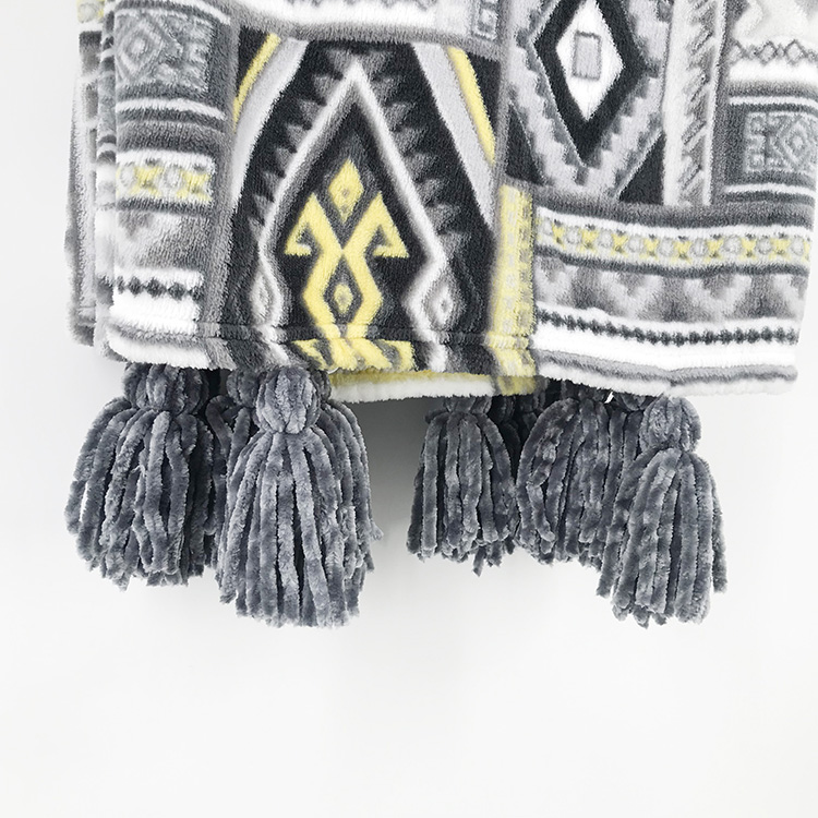 Custom printing fabric flannel fleece chenille tassel soft sofa blanket throw with fringes