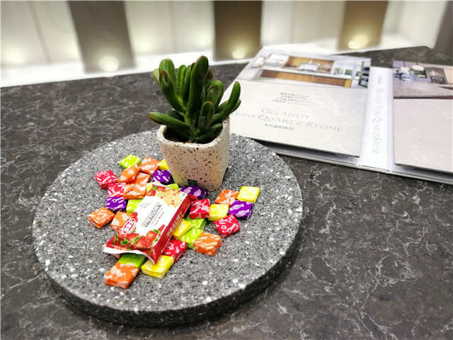 hidangan buah permukaan pepejal