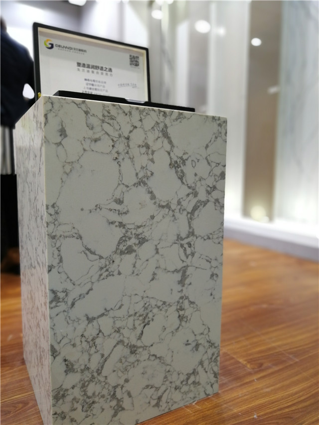 tiang hiasan batu kuarza