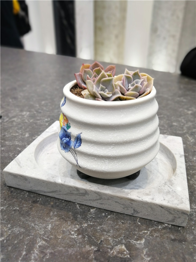 Dulang kecil batu kuarza yang indah