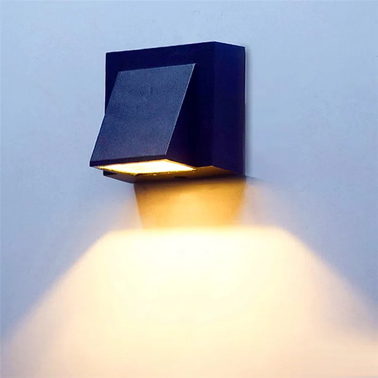 Luci bianche da portico per esterni con uscita GFCI, illuminazione esterna del tramonto all'alba, lavoro con telecamera di sicurezza, accessorio da parete esterno in alluminio, applique da parete