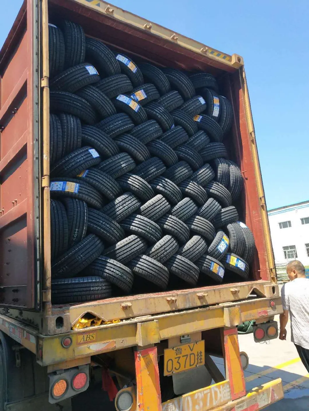 High Quality Cheap UHP Car Tyre for India with ECE, Bis, DOT Patter S2000 205/55r16 175/70r13
