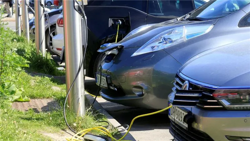 oslo-electric-cars-charging oslo-electric-cars-charging