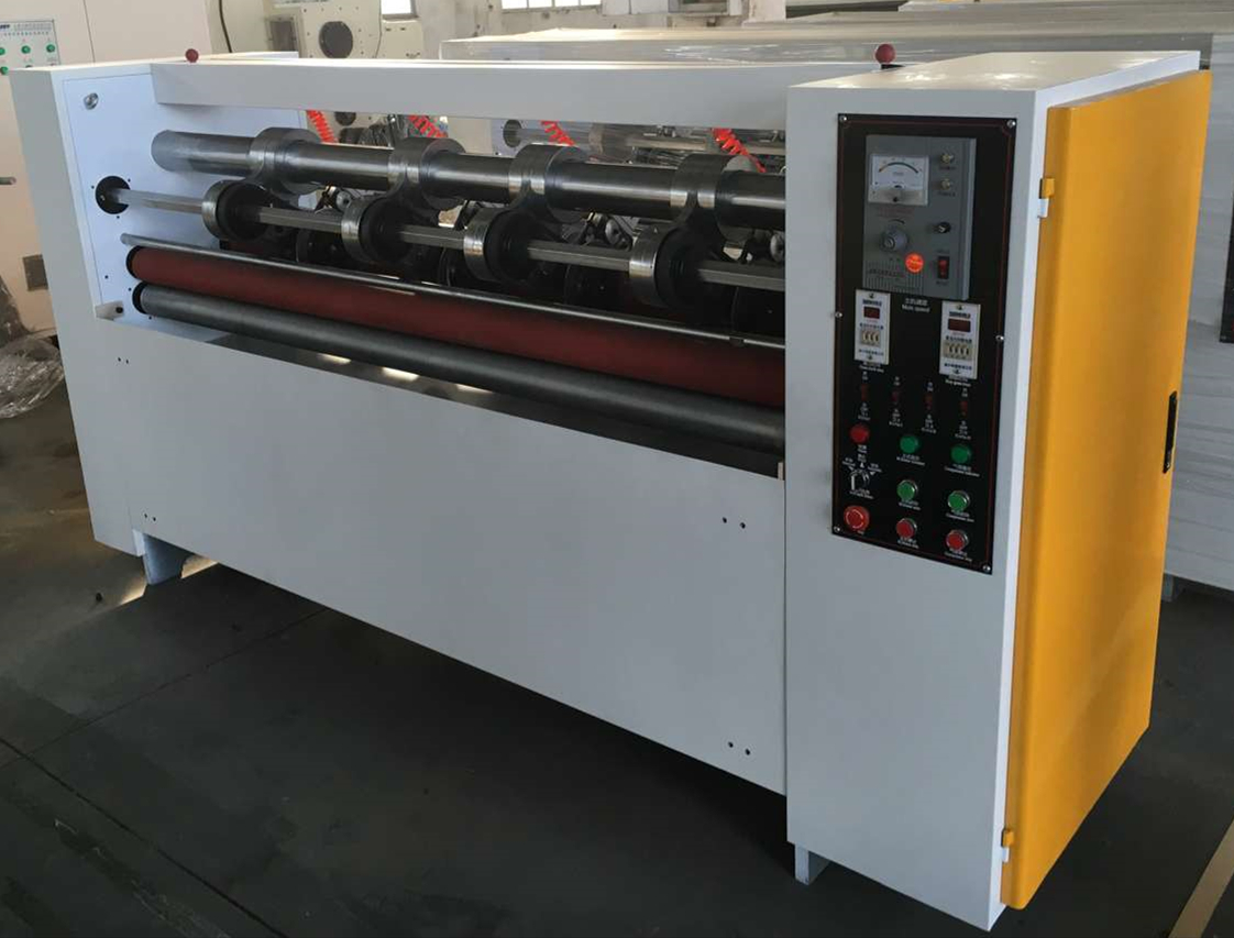 Electric thin blade slitter scorer machine with high safety level