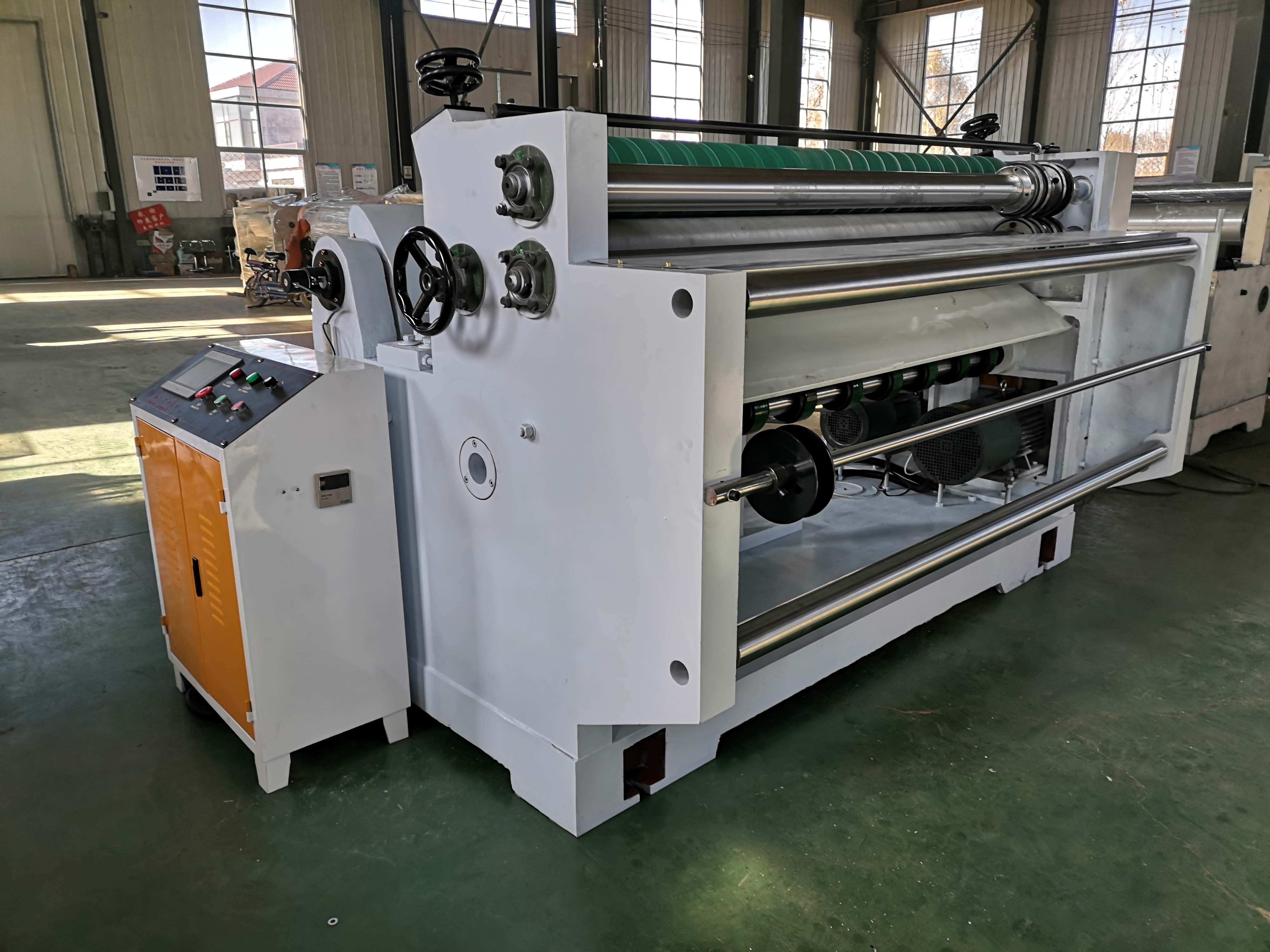 NC Paper sheet cutting machine for roll cutting to make corrugated cardboard machine