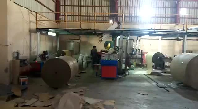 Línea de corrugado por una cara, Maquinaria para producción de cartón