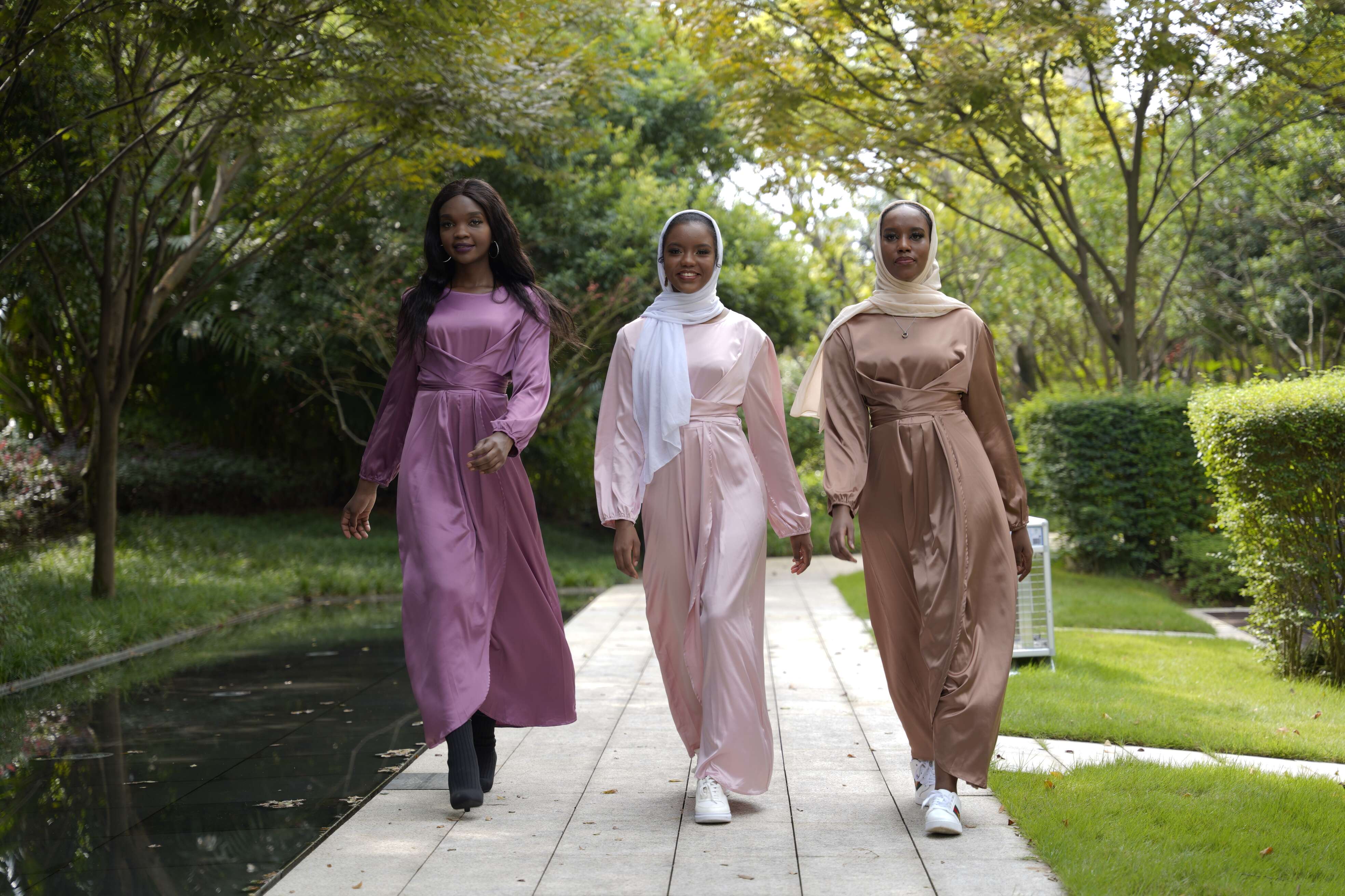 2020 Satin fashion Islamic Clothing Dubai India American Satin Elegant Muslim Maxi dress islamic clothing wholesale