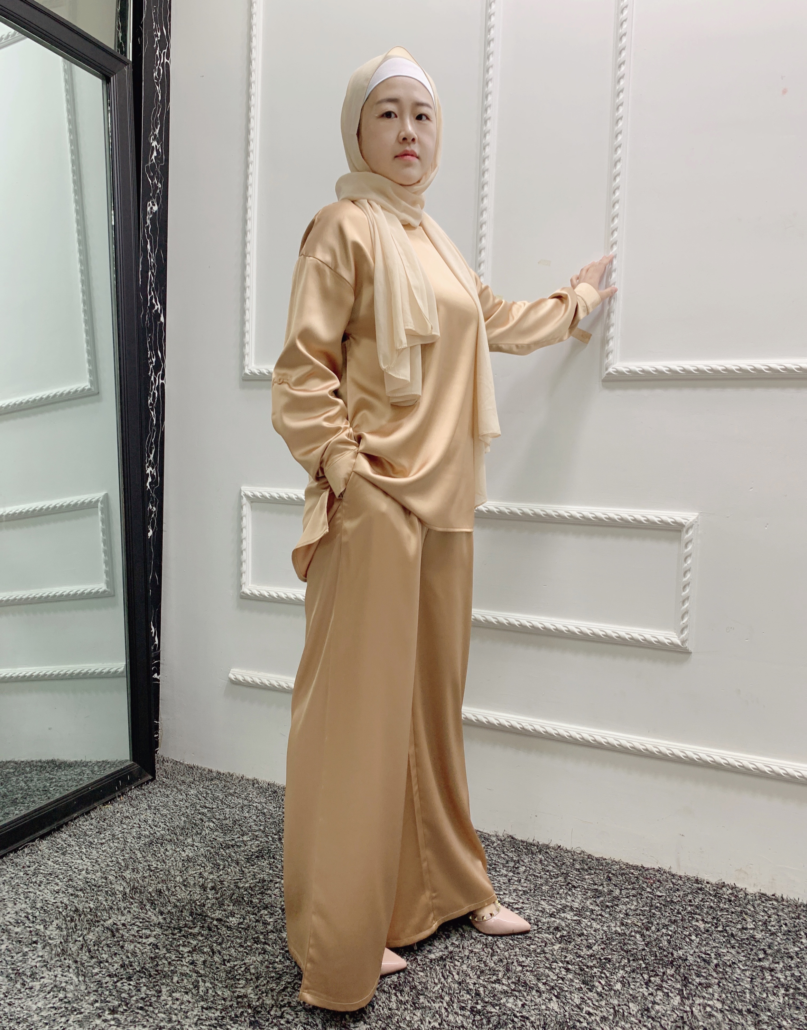 Modest Fashion Wholesale EID two-pieces Muslim Abaya Sets Satin Top Pants Islamic Clothing