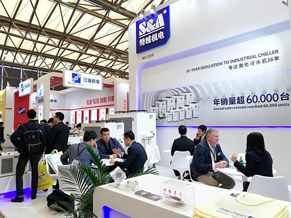 many visitors at S&A Teyu booth