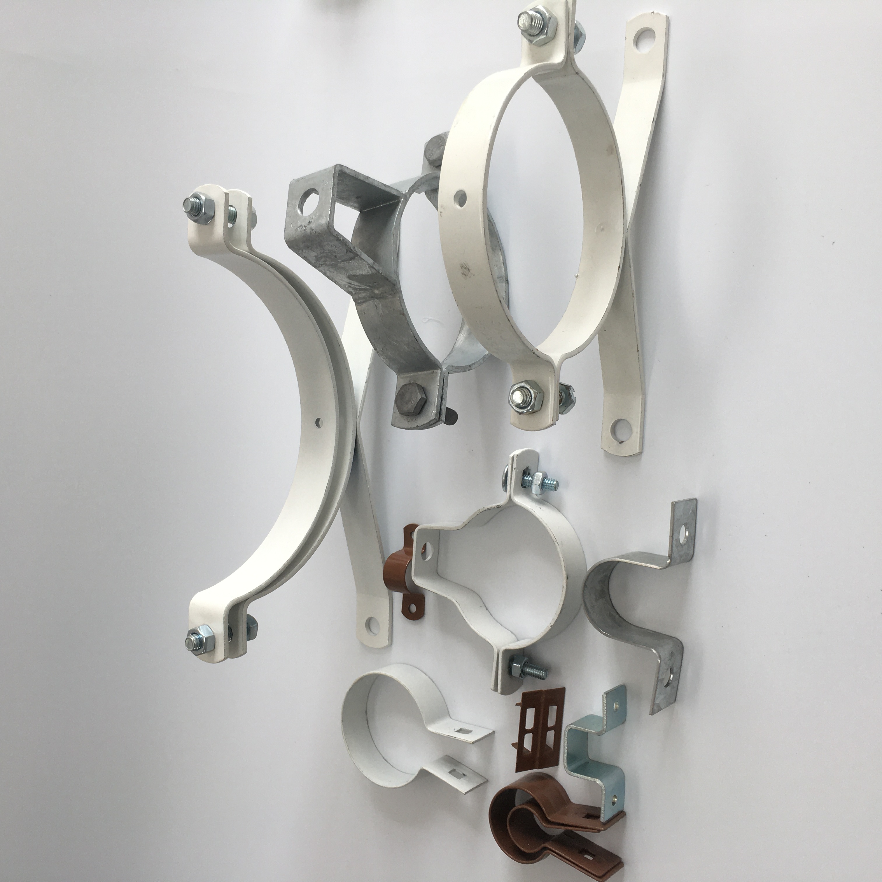 XYSTRUT Powder Coated White Color 100 PVC Pipe Clamp Conduit Pipe Clamp