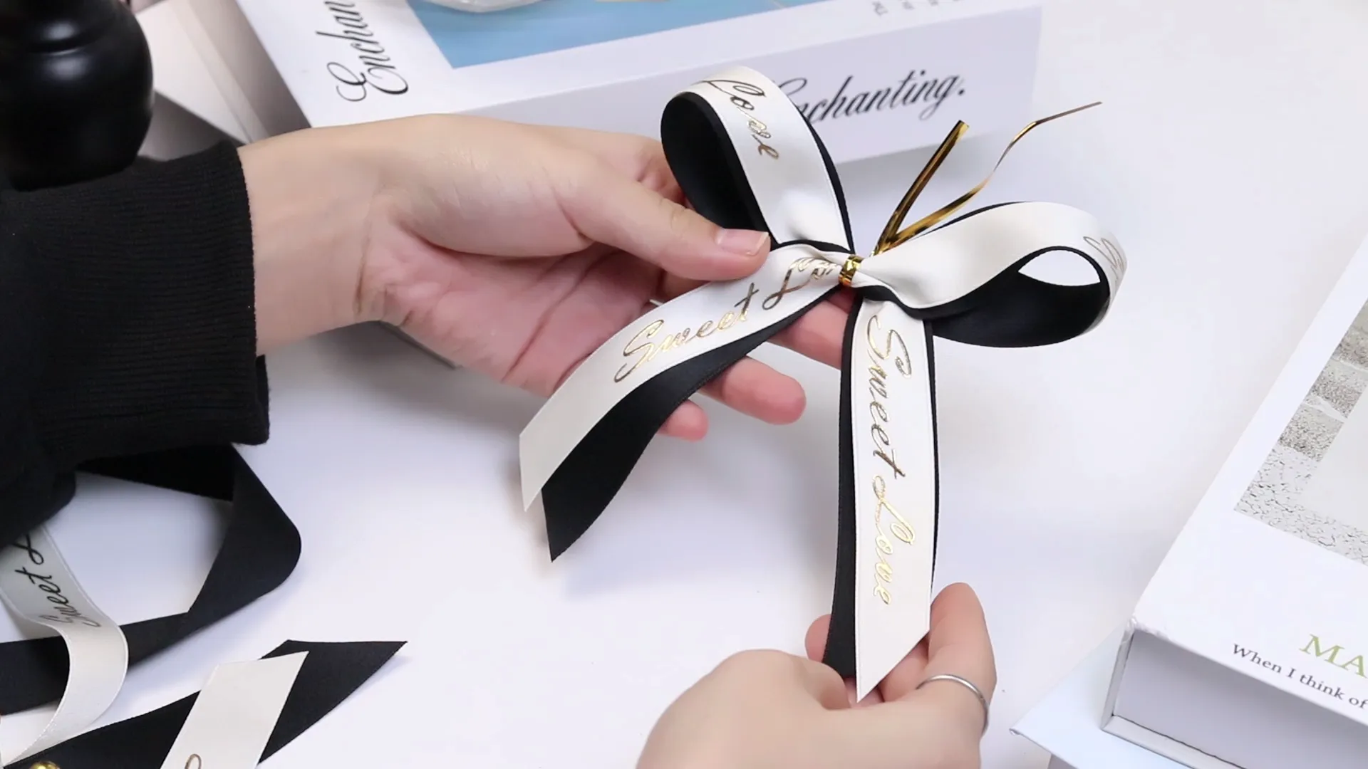 High Quality Printed Pre-Tied Stretch Christmas Party Wedding Gift Wrapping  Ribbon Bow with Elastic Loop for Perfume Bottle - China Bow with Elastic  Loop and Pre-Tied Bow price