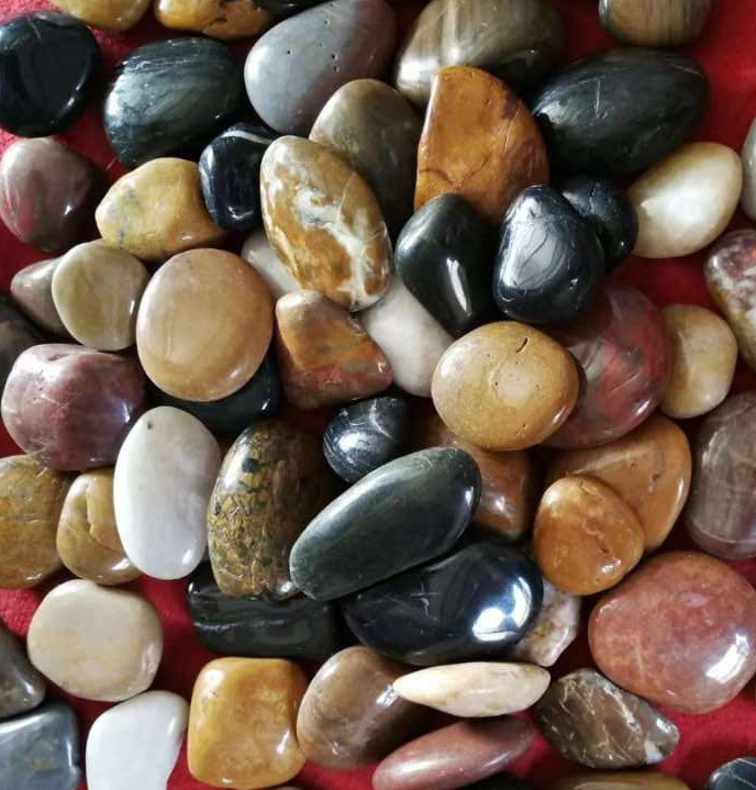 Fabricante de guijarros de piedra con forma de flor de lluvia de colores mixtos y doble pulido de alta calidad | First Stone