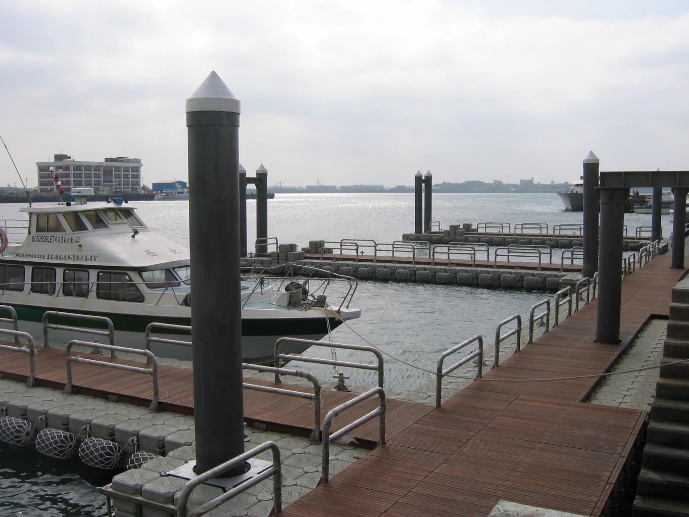 high quality HDPE plastic floating dock pontoon  for jet ski or walkway